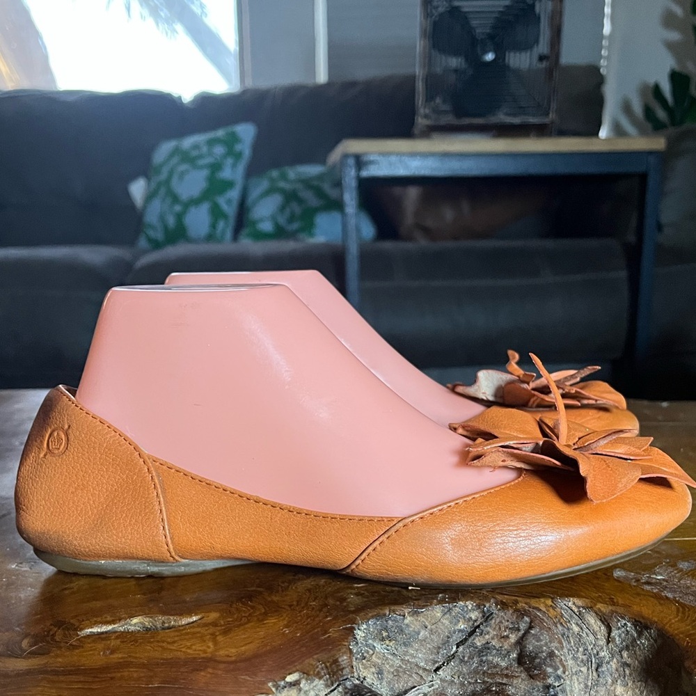 Børn Orange Floral Leather Flats Size 7.5 Slip-On Comfort Shoes